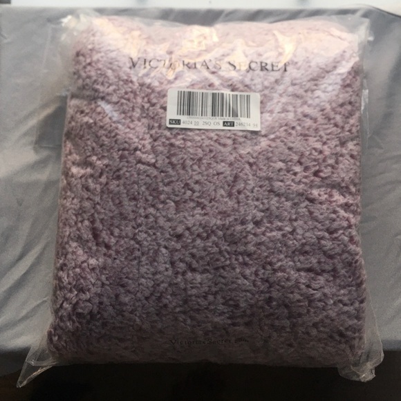 Victoria’s Secret PINK Sherpa Blanket - Picture 5 of 6